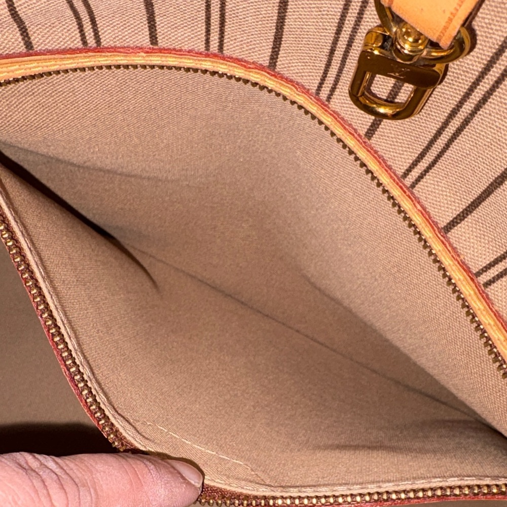 Louis Vuitton Neverfull MM Monogram Classic Tote - Picture 11 of 16